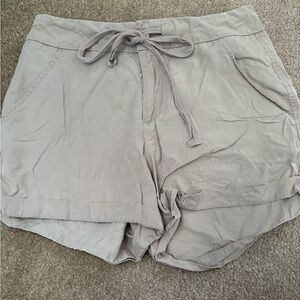 Max Jeans Women's Light Gray Cargo Shorts